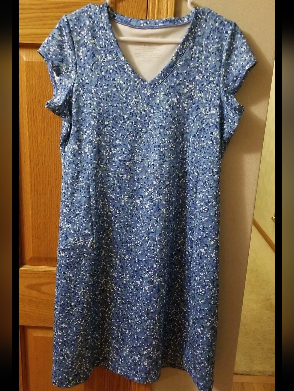 L.L. Bean Blue, Green & White Active Fitness Travel Medium Regular UPF 50+ Dress